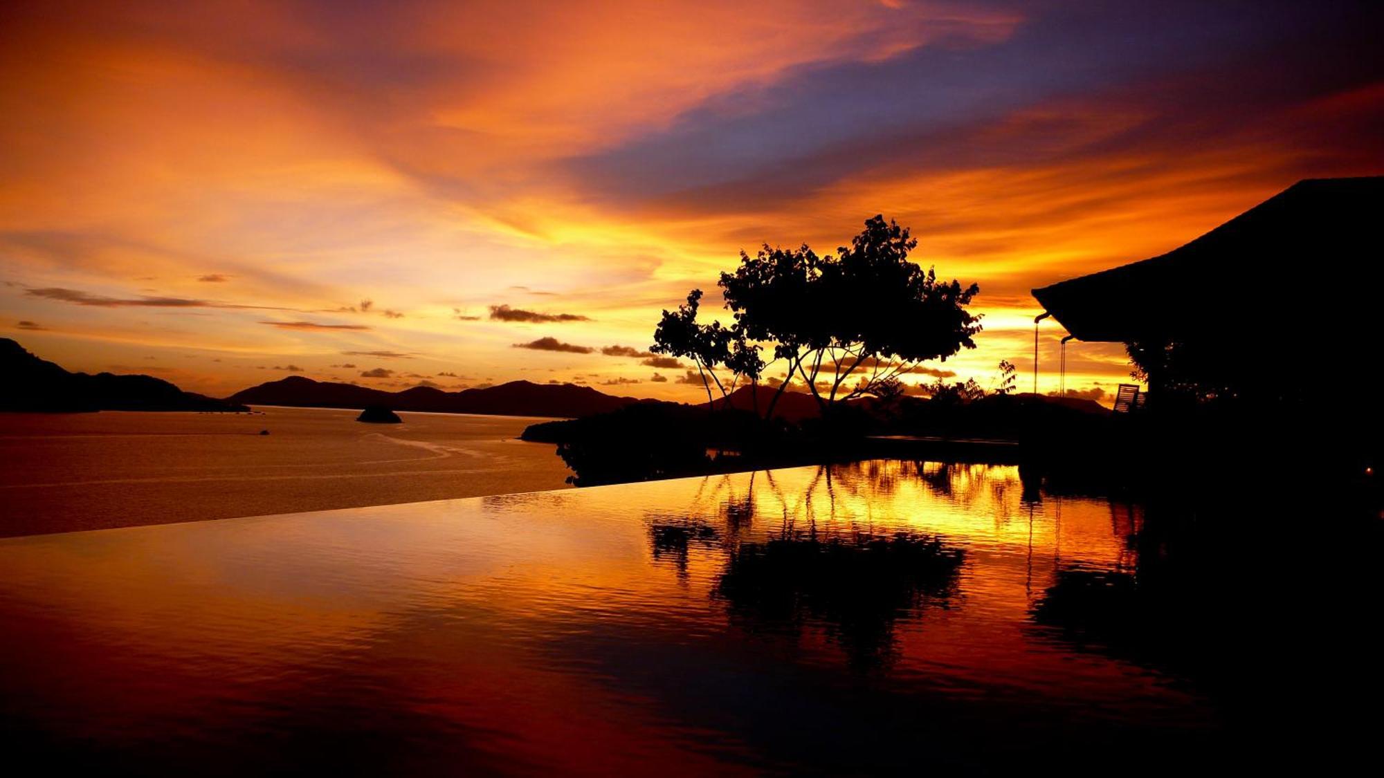 Sri Panwa Phuket Luxury Pool Villa Hotel - Sha Plus Rum bild Sunset at the beach
